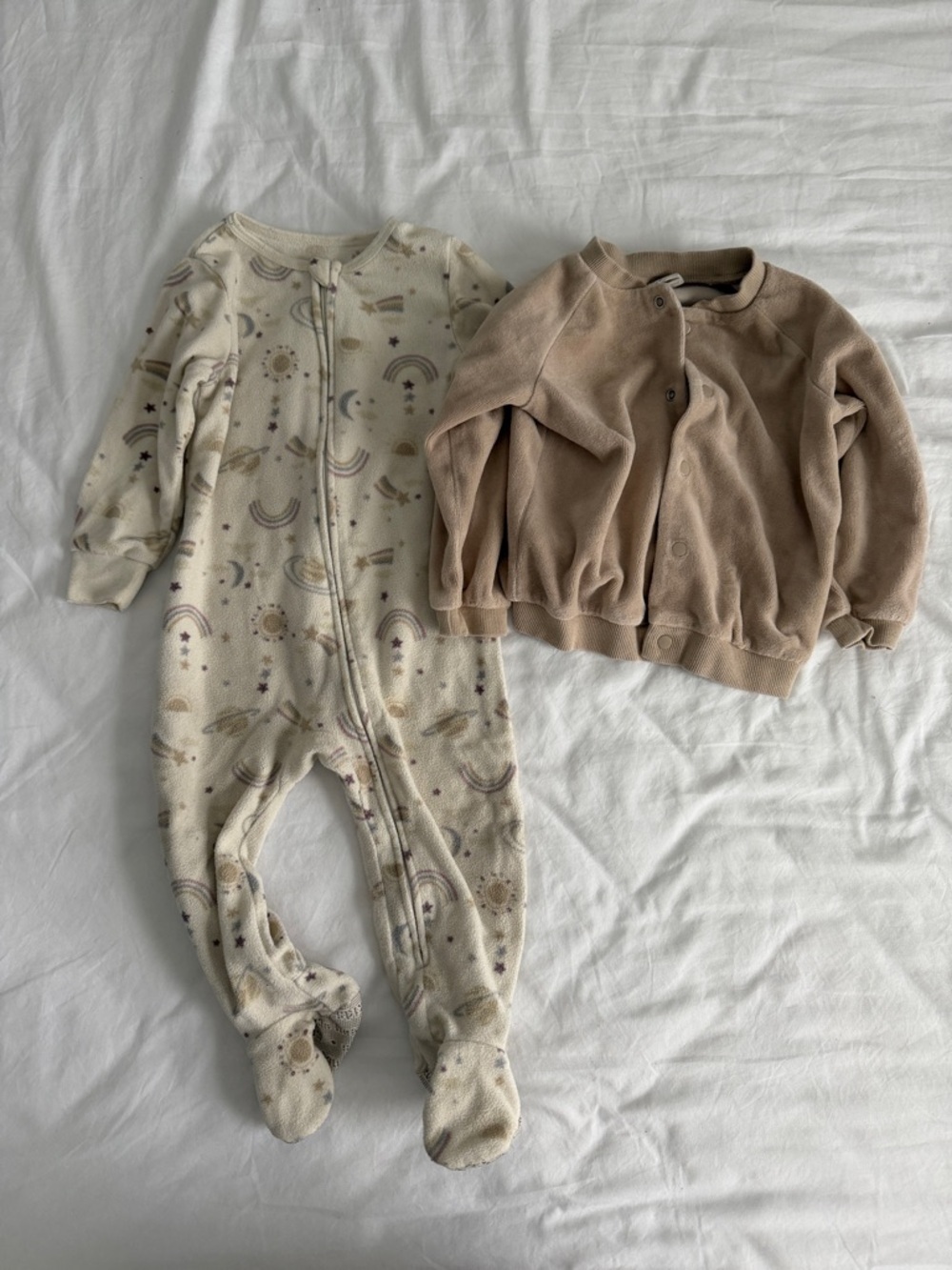 Kids Beige Space-Print Footed One-Piece and sweater 12 months